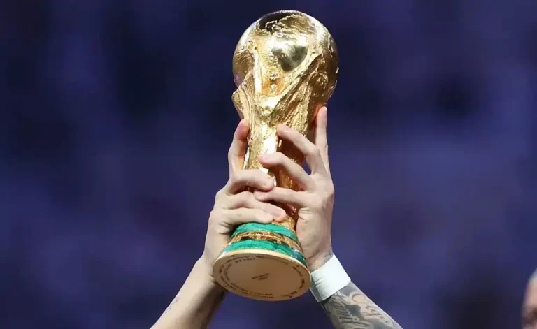 نجوم كرة القدم الذين قد يعيدون منتخباتهم إلى المونديال